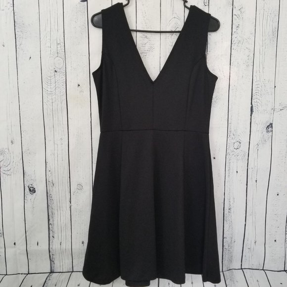 H&M V-Neck Fit & Flare Black Dress - Picture 3 of 8